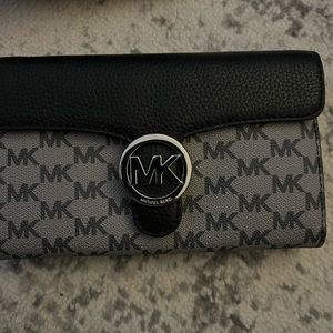 Micheal kors wallet
